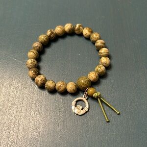 Claddagh Charm Stretch Beaded Bracelet